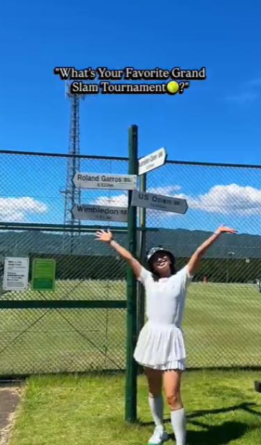 「What's Your Favorite??」元プロテニス美女 宇野真彩、可愛すぎるミニスカウェアスタイルでファンへクエスチョン！