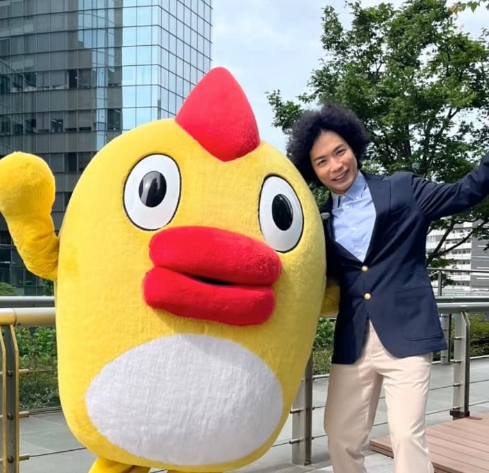 「仲良しショット」くぼてんき、そらジローとの写真とともに沖縄の梅雨入りを報告