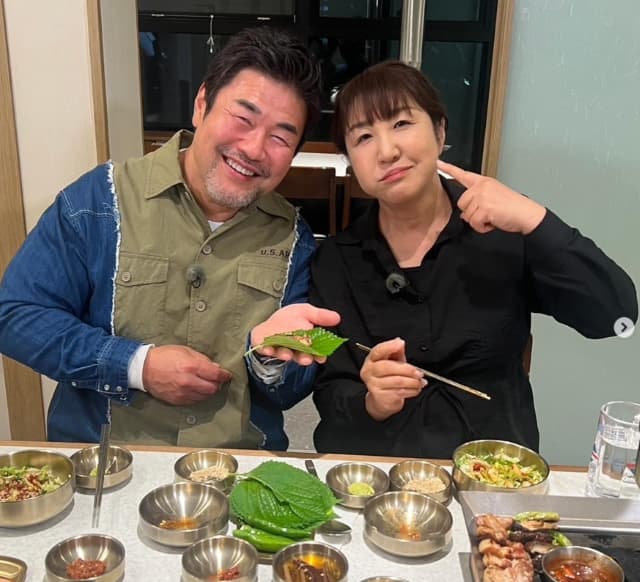 タレント 北斗晶 in 韓国 あんまんを喰らい尽くす！「食いしん坊😁」