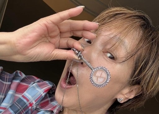 桃井かおりがロンドンで発見した「天使が座る宝石ルーペ」が可愛すぎて完全に衝動買い