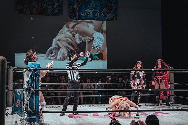 ネットじわり、リングで土下座⁉︎ウナギ・サヤカ、〇〇で興行大遅刻!? 謝罪ショット反響