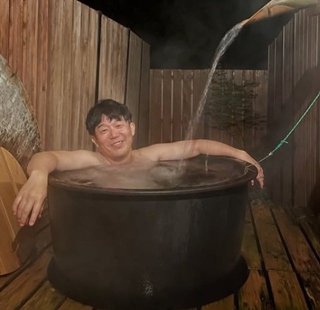 ペナルティヒデが月夜に星空を眺めながらキャンプ風呂を楽しむ！