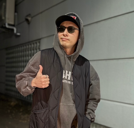 現在ドームツアーの三代目JSB・山下健二郎「明日もかますよ」イケてる私服も大公開！