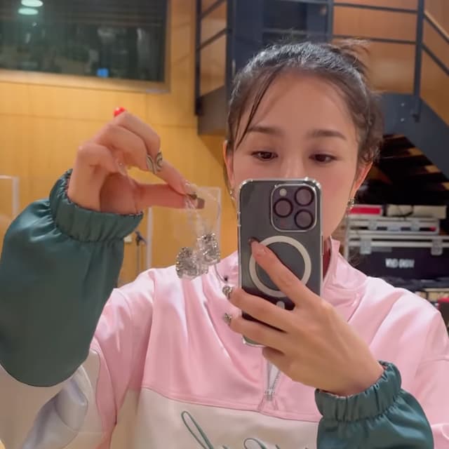 西野カナ　オシャレなリハコーデで新しいキラキライヤモニを披露