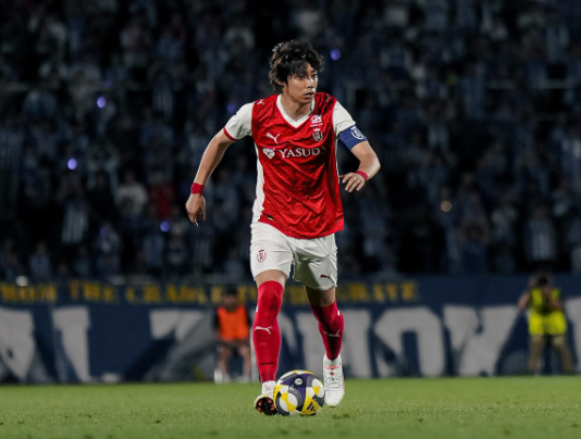 足の痛みに耐えて3戦出場！伊東純也、感謝のジャパンツアー完走にファン感動！