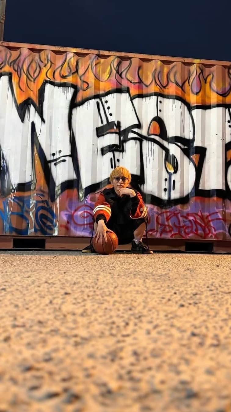 “大切な誇り”を背景に…WEST. 神山智洋がメンバー撮影の写真でライブ映像の裏側を披露