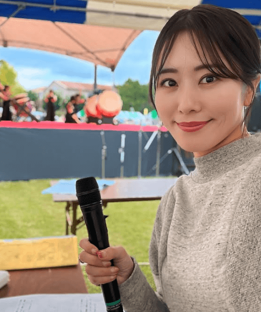 「べらぼうに可愛い」美女キャスター・佐野真彩、”栗源のふるさといも祭り ”へ！MC時の貴重フォトが大好評