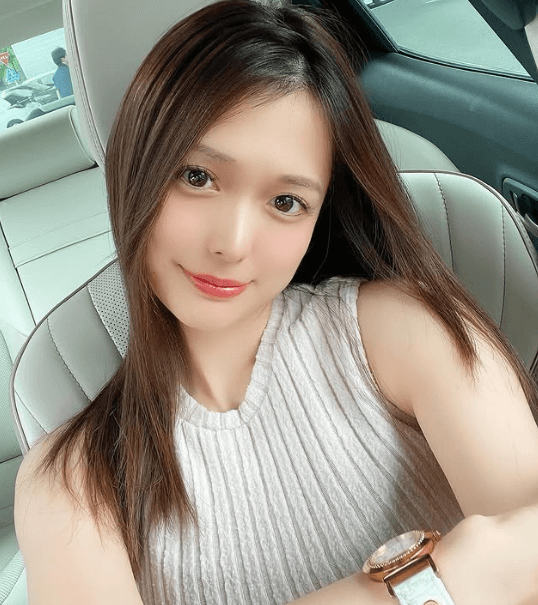 「光り輝いていて眩しい」美女ヴァイオリニスト、車内ノースリーブショットが”美”だとファン陶酔！「美しいですよー」