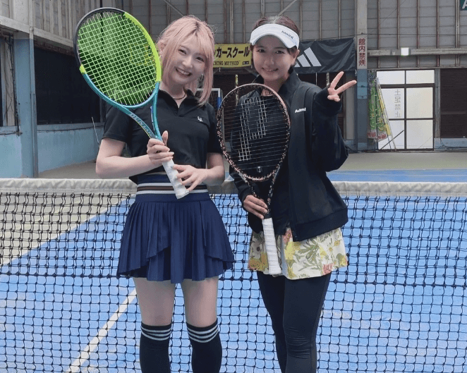 「二人可愛いよ」テニス美女子、インドアテニスを堪能！”幸・ショット”にファンほっこり