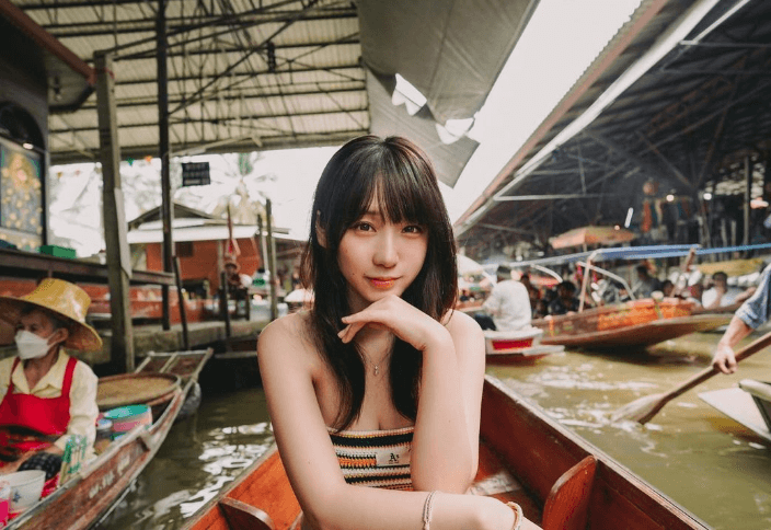 コスプレイヤー伊織もえ、”水上見つめるショット”披露でファン「世界一可愛い」と惚れ惚れ