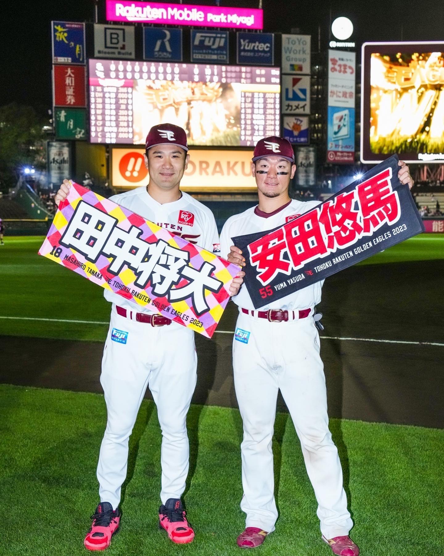田中将大が今シーズン2勝目✨安田との２ショットで笑顔見せる❗️
