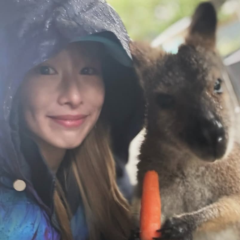 カンガルーと友達同士みたいなツーショット…スノーボード鬼塚雅、可愛い動物とともにオーストラリア満喫中