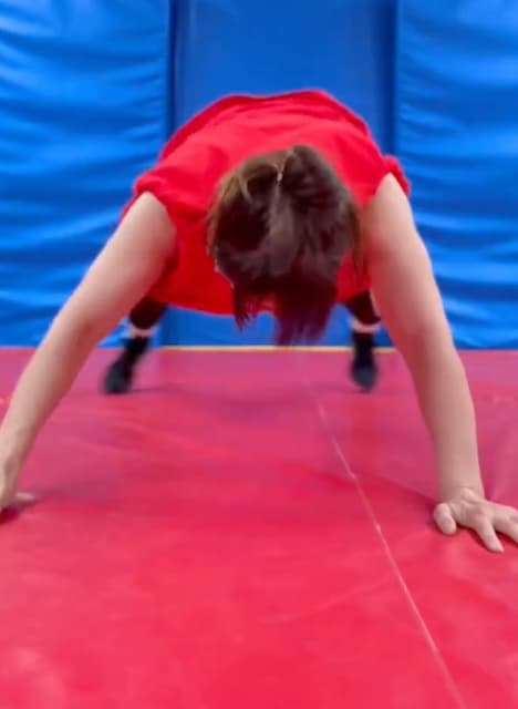 「昨日は、プッシュアップのトレーニングにチャレンジしましたー!」浜口京子が筋トレの様子をシェア