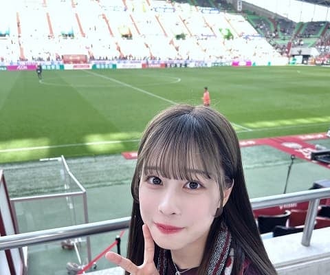 話題の人気アイドルがヴィッセル神戸戦を観戦！タオルマフラーに苦戦？な激カワショットを投稿