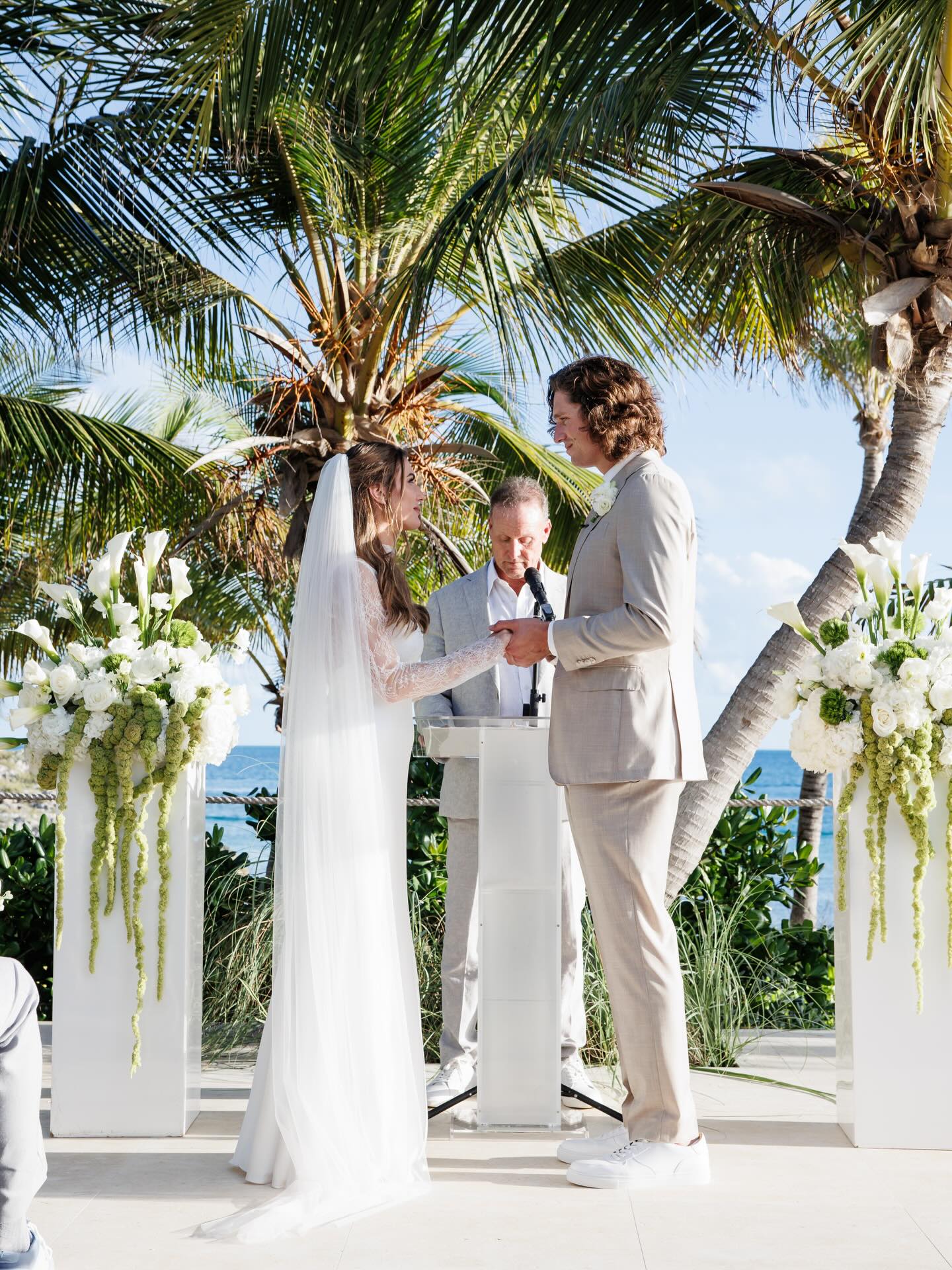 “美しすぎる”ドジャース右腕が結婚式　大谷らが祝福