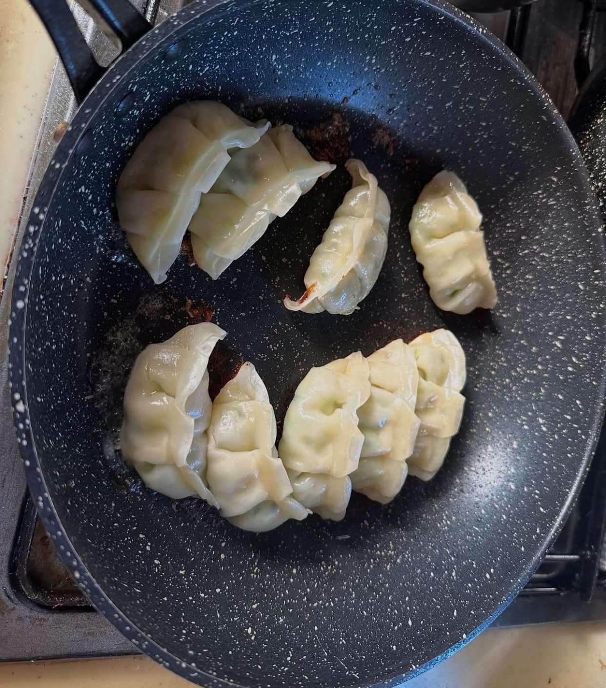 丸山桂里奈、餃子の盛り付け方が