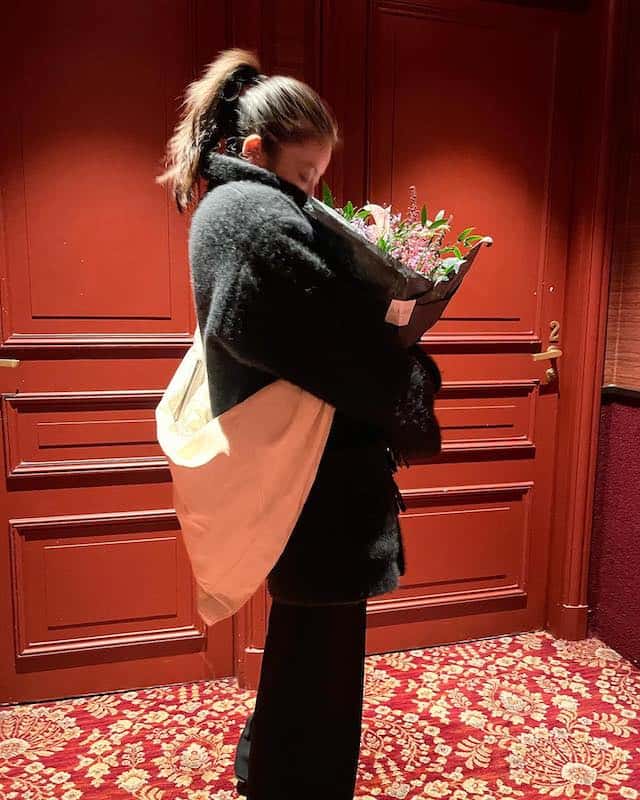 今田美桜が可愛すぎるオフショットを披露💐「花束になりたい💐💞」