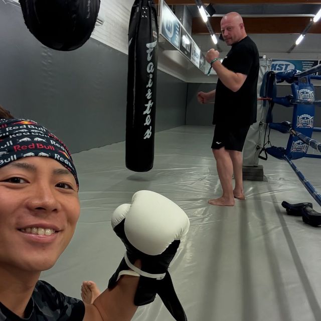 ラリードライバー・勝田貴元がボクシング！？鋭いパンチをお見舞い！