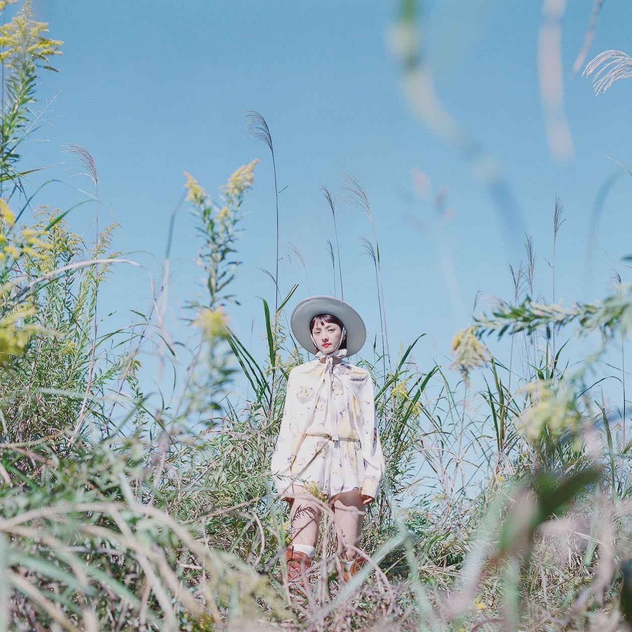 満島ひかり 美脚際立つ大胆ショット披露「美しすぎます」「お人形さんみたい」と話題