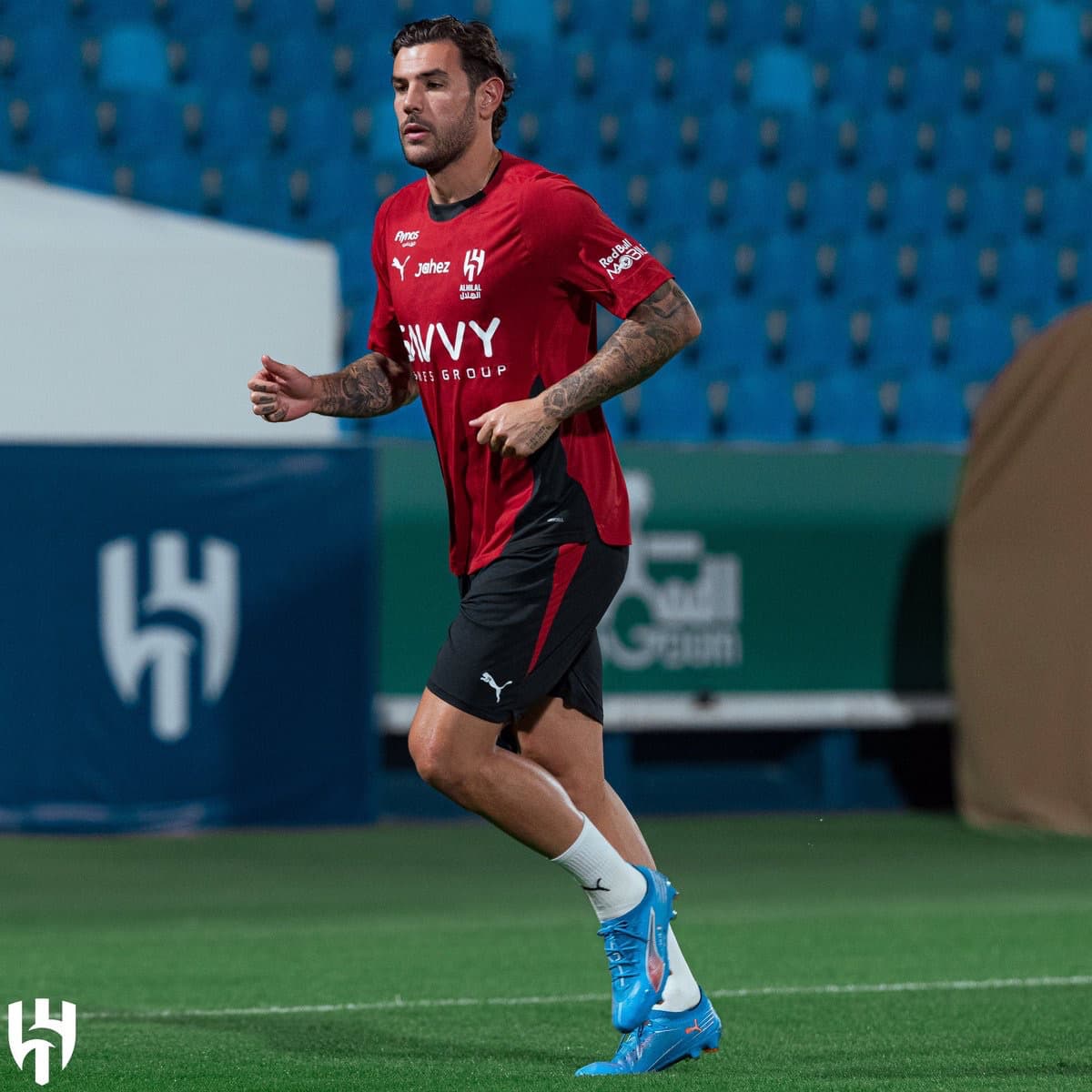 テオ・エルナンデス、トレーニング姿を公開「ランニングデー」と投稿