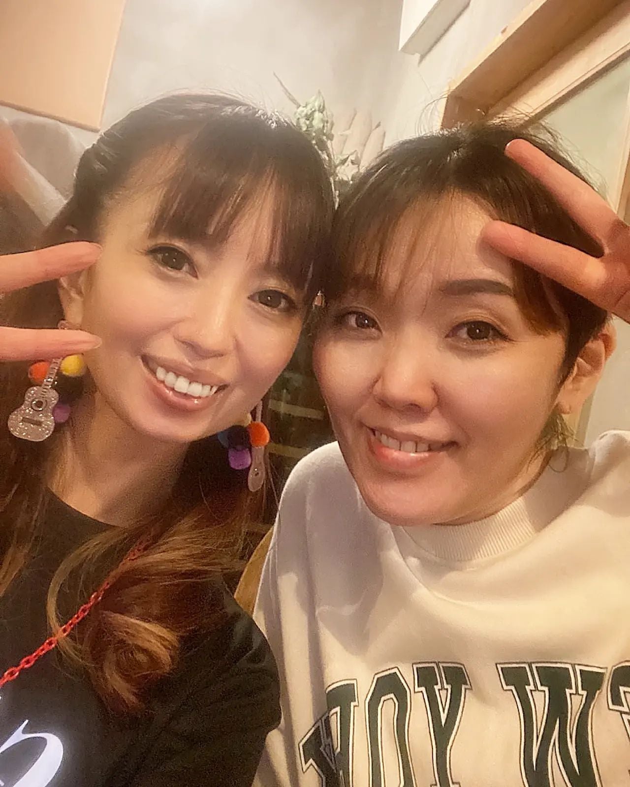 元「アジアン」隅田美保の現在は、舞台女優として活躍⁉︎ 友人との仲良し2Sを披露📸