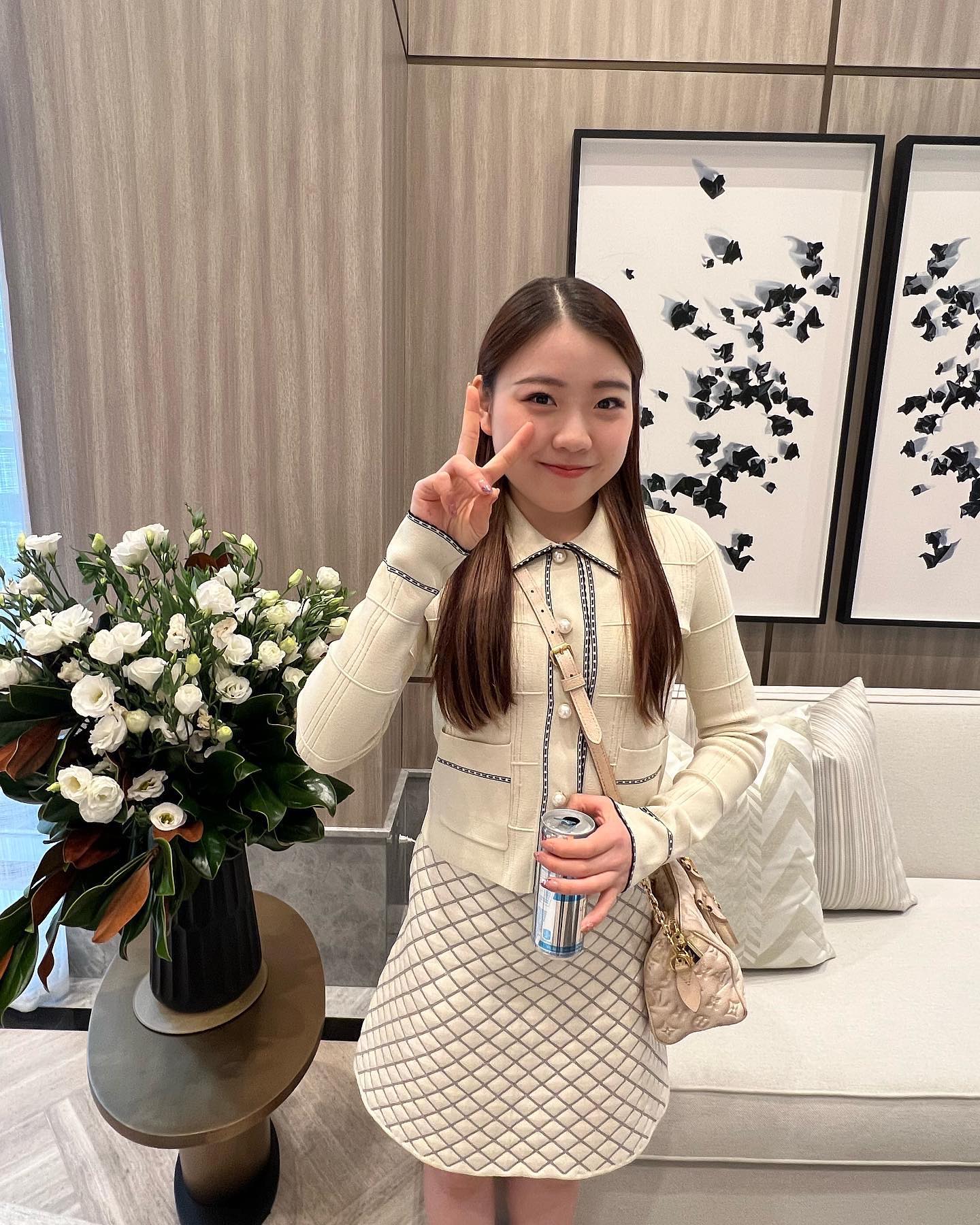 「久々に私服を着ました☺️」紀平梨花のオフショットにファン歓喜😍