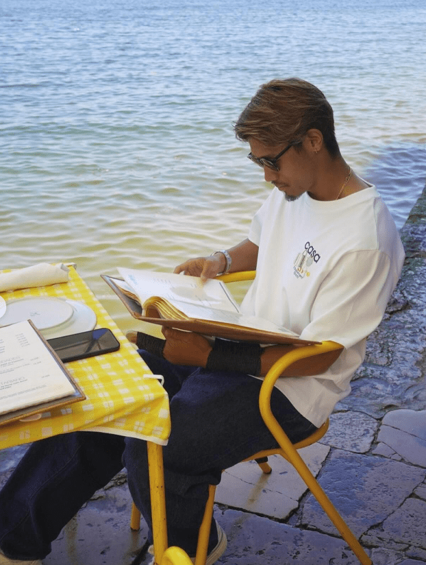 「ここは一体どこ...??」サッカー日本代表・守田英正の休日がおしゃれすぎると話題に