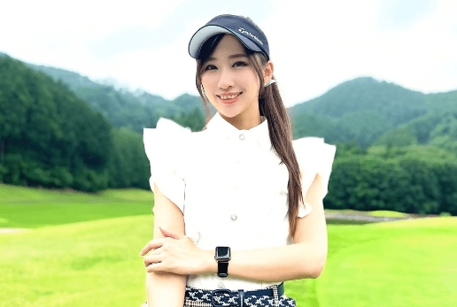 人気レースクイーン、ゴルフのベスト更新！”可憐なチェックミニコーデ”で魅せるスイング動画も披露「ウェアよく似合ってますね」