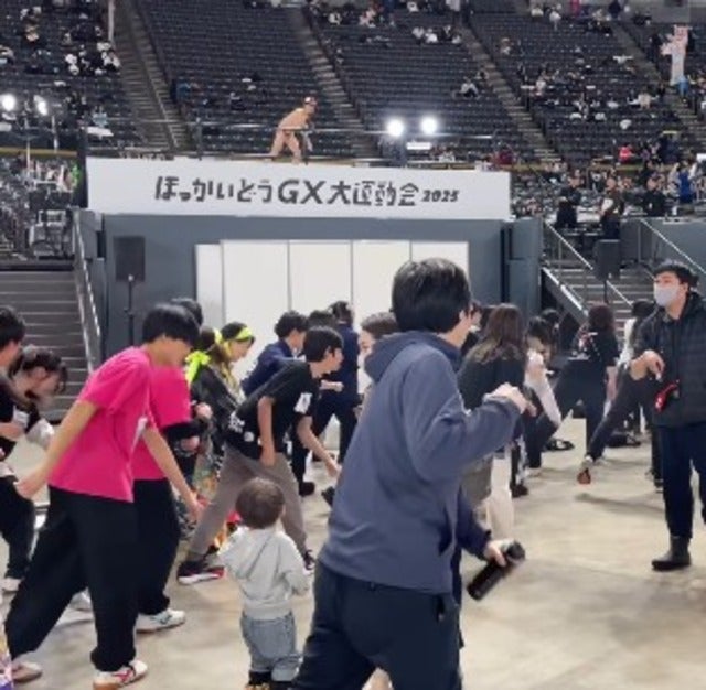 小島よしおが北海道で「そんなの関係ねえエクササイズ」