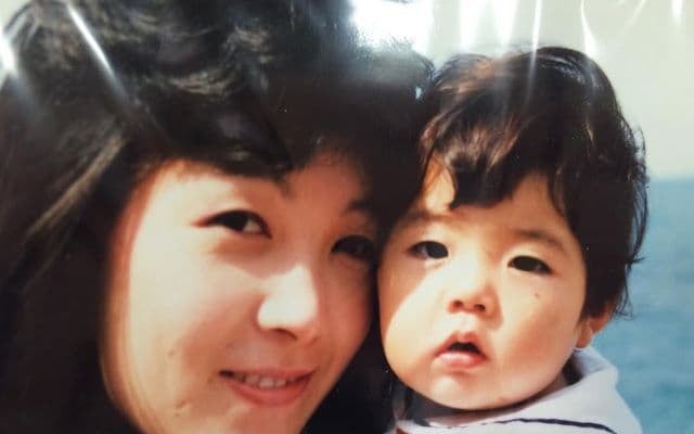 元・モー娘。小川麻琴、母の日に幼少期の親子ショットを公開！ファンから「似てる」「美人親子」の声！