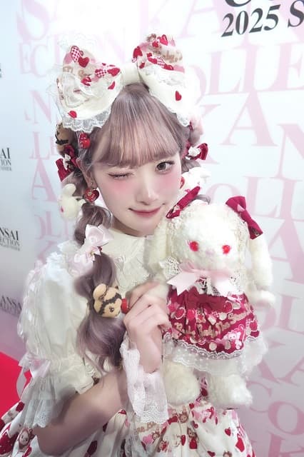 「ずっと夢だったブランドさんで…」イコラブ 齋藤樹愛羅がランウェイに登場！ロリータショットに幸せを綴る
