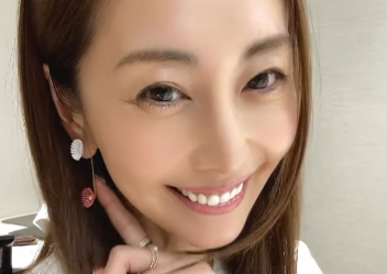 「この笑顔、反則級…！」熊切あさ美、春色満載の動画オフショットが話題に