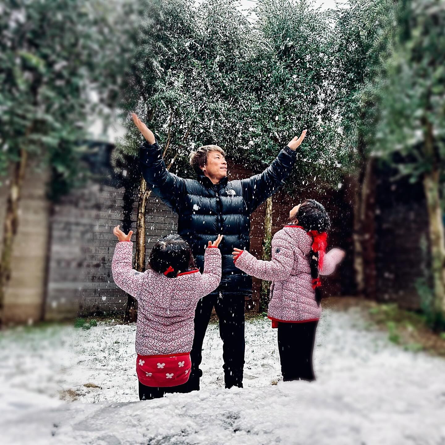 田村淳が娘たちと雪で大はしゃぎ☃️娘へのメッセージに「素敵な言葉😍」