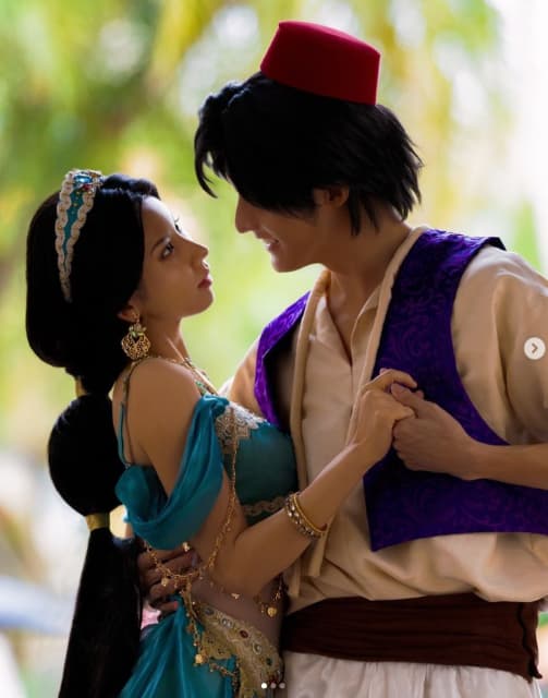 コスプレイヤー えなこ アラジンのコスプレ「美しい」と話題に！