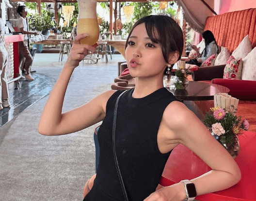 「タイいいなぁ」人気モデルのタイ旅行記！親戚キッズとの2ショットが”エグ可愛い”とファン魅了「So sweet」