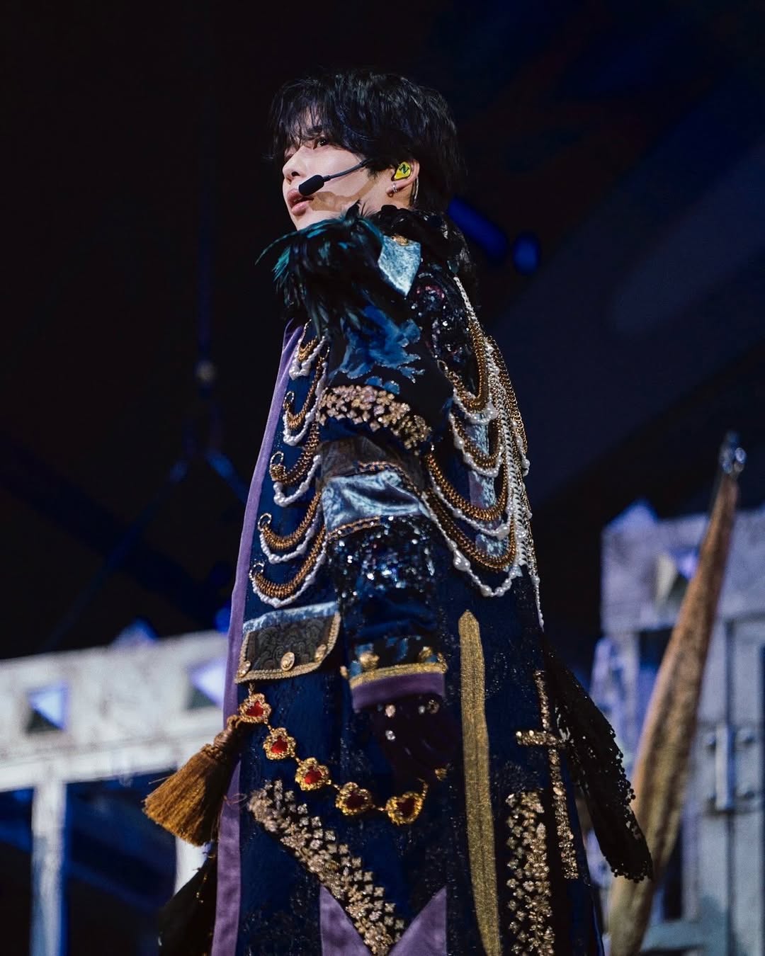 ”関西出身の神童”イケメンアイドル、ライブでの衣装を公開し「色気やばすぎる」「天才すぎ」