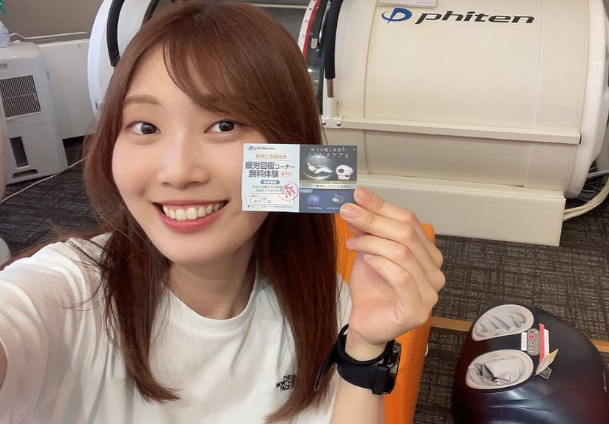 「笑顔がいっぱい可愛い！」美女バレーボール選手、リフレッシュモードの”癒しショット”を披露！満点スマイルにファンうっとり