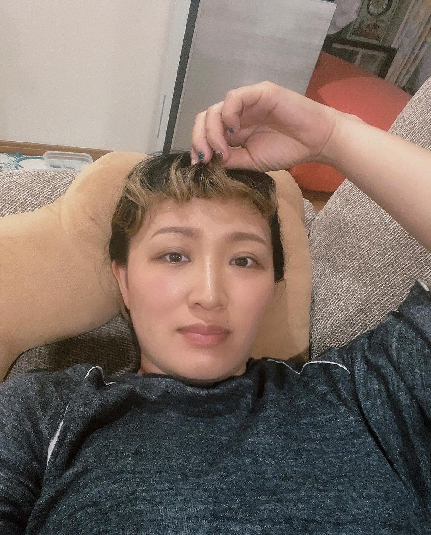 お疲れ気味の丸山桂里奈、ソファーでリラックス姿を披露💕