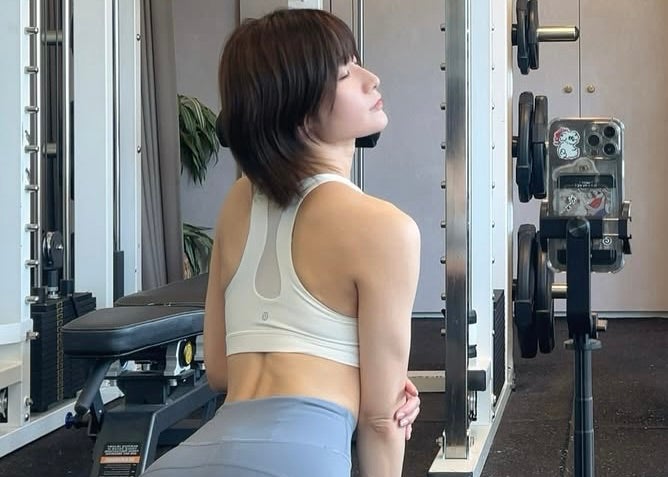 「お尻が立体的に」人気グラドル・来栖うさこが“撮影前ボディメイク”