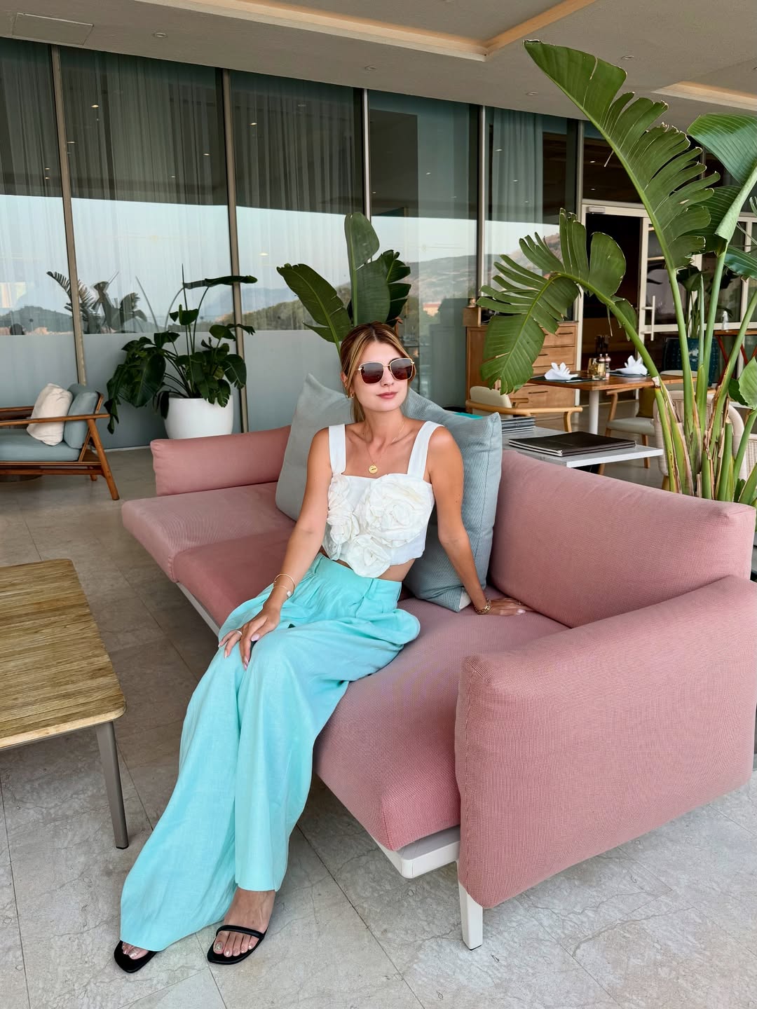 モデル・マギーが美スタイル際立つお気に入り夏ファッションを公開！