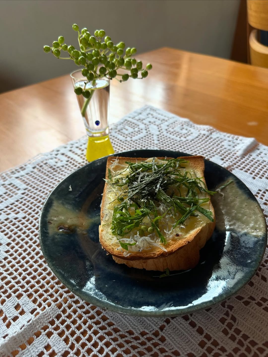 女優・三林京子、カリカリ食感伝わるチーズトーストの写真を公開！