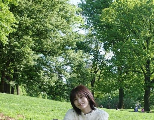 「最幸のシチュエーション」山本彩、自然いっぱいのセントラルパークを満喫するショットを公開！