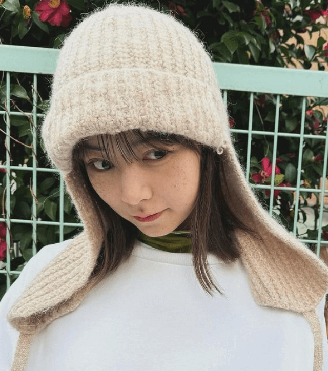 「かわいい！！🤍🌺✨」北野日奈子がキュートな白ニット姿を公開！