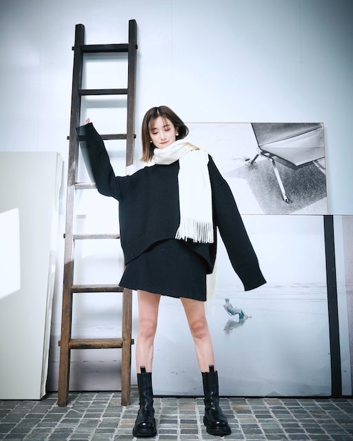 「白いスカーフが可愛い」元欅坂46・守屋茜の冬コーデがオシャレすぎると話題に