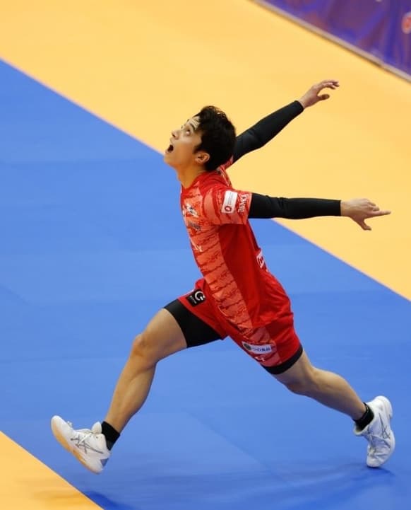 イケメンバレーボール選手〇〇が、「今日も口開いてるやん！」無意識のクセと戦う日々