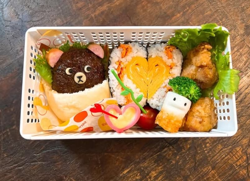 「寝袋入りハンバーグ⁉」小沢真珠の公開したおしゃれ弁当が話題