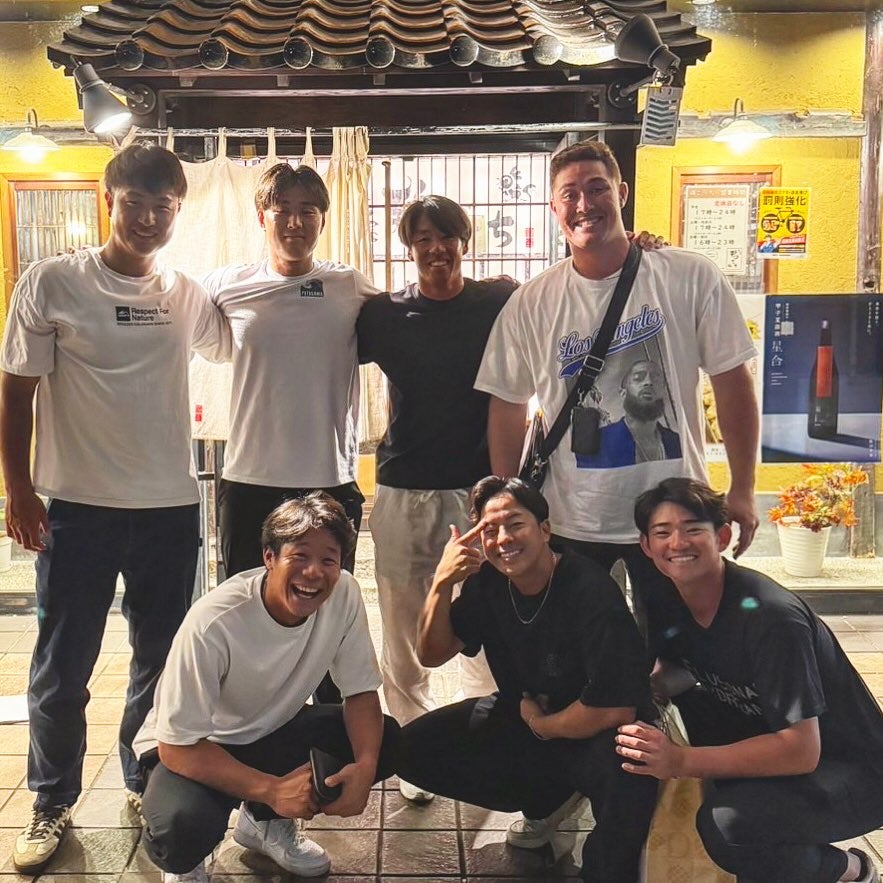 「素敵な笑顔」巨人・湯浅大、チームメートとの仲睦まじい写真をファンに大公開！