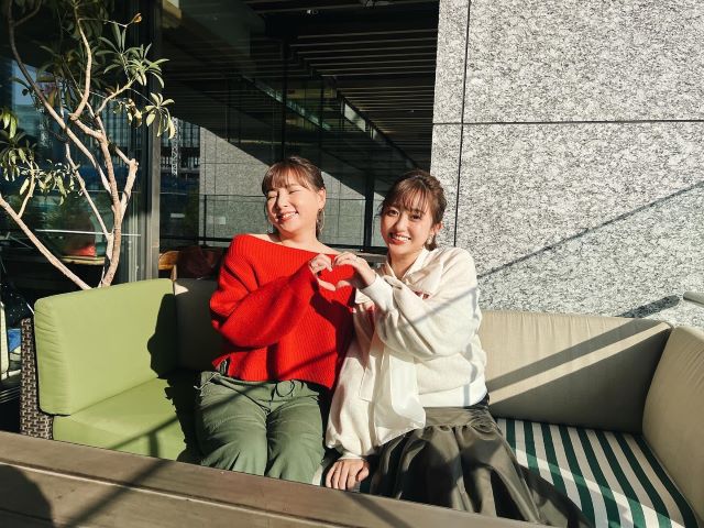 菊地亜美が野呂佳代との仲良しショットをアップ！アイドル時代チェキ会で最も多かったポーズとは…？