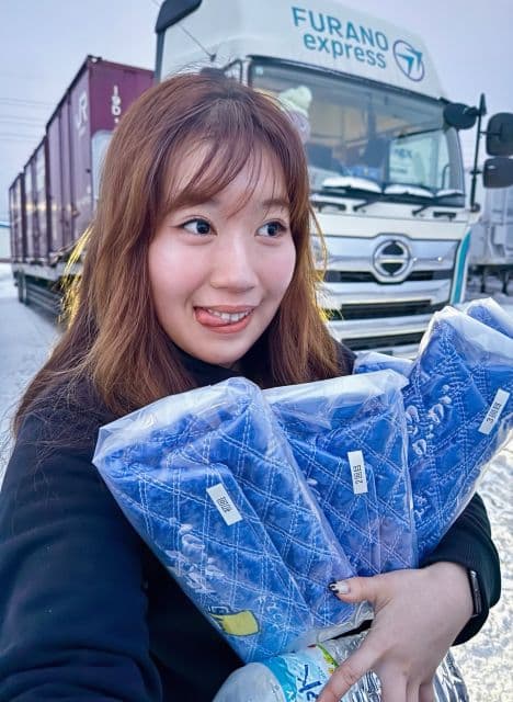 トラックめいめい、水2リットル生活で「寝起きの良さと肌荒れ解消を実感」舌出し笑顔で報告