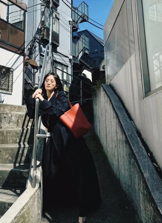 「かっけーのにセクシー！！！」人気元アイドル〇〇、スタイル爆発の私服コーデに羨望の声